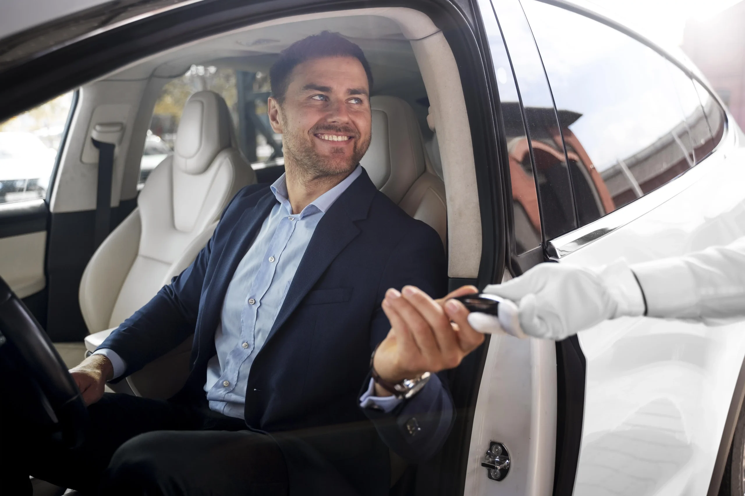 Why Safe Drivers Are Better Than Taxis in Dubai